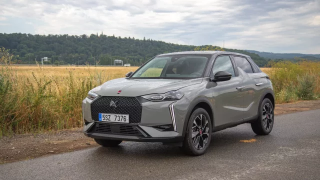 Má šarm i mrštnost. Extravagantní crossover DS 3 ale nebude pro každého