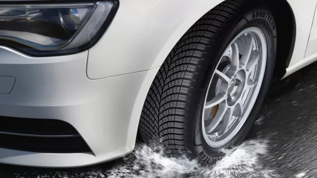 Test celoročních pneumatik: Výhody, nevýhody, legislativa a komu se vyplatí?