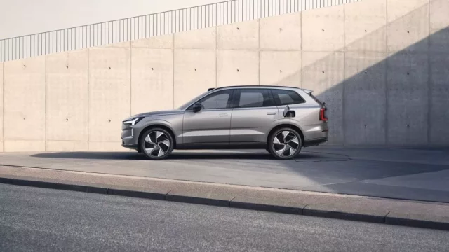 Volvo EX90 přijíždí a začíná novou elektrickou éru automobilky