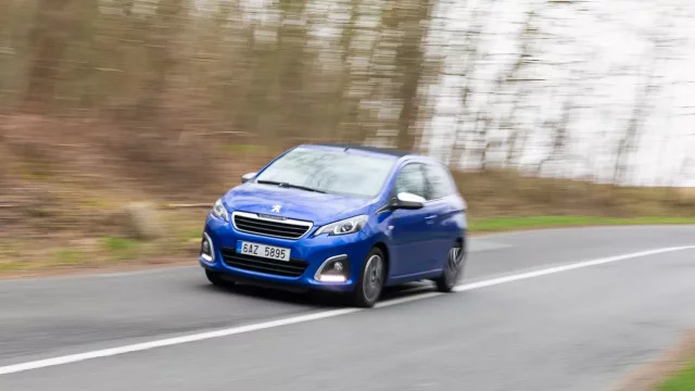 Peugeot 108 1.0 VTi TOP!: Schopný na dálnici, zábavný na okresce