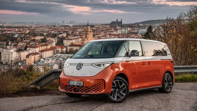Volkswagen ID. Buzz a ID. Buzz Cargo se představuje v české výstavní premiéře