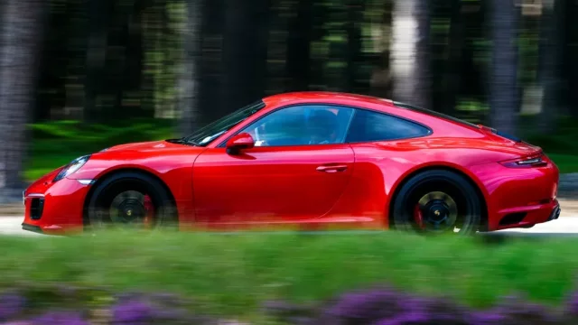 Porsche připravuje dvojici plug-in hybridních 911