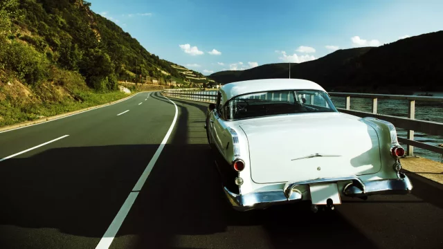 Stoupací pruh na dálnici, pouze pro kamiony nebo i pro pomalá osobní auta?