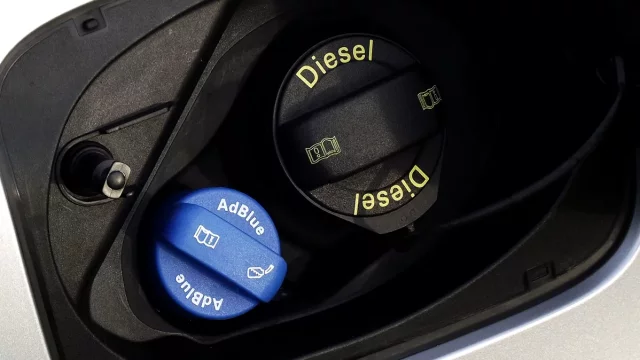 AdBlue: Na co je modré víčko nádrže u naftových motorů a jak ušetřit peníze?