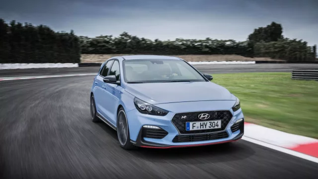 Obě verze hot hatche Hyundai i30 N zvítězily ve dvou prestižních anketách pro sportovní vozy