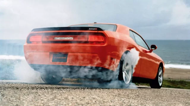 Skoro všechny ojetiny mají ABS a většina ESP, ubývá však aut v metalickém laku