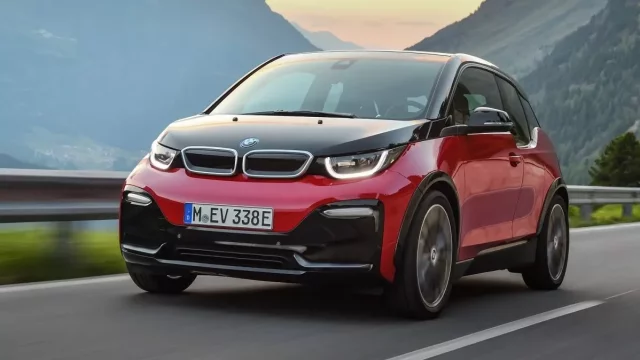 Dálniční známky - jízda bez kupónu bude možná legální. Elektromobilem...