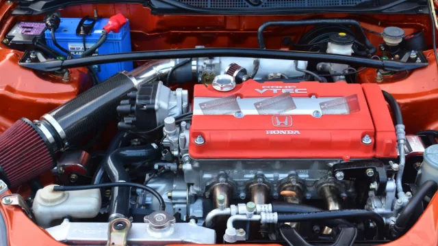 Vybrali jsme 10 nejlepších motorů z dob, kdy auta ještě byla auty