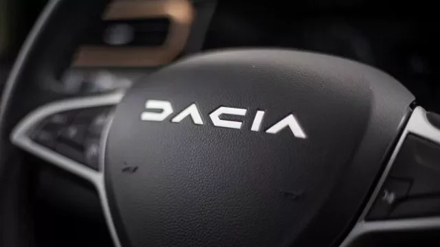 Za Dacii už se stydět nebudete. Nový Duster a Spring jsou nečekaně pohledná a moderní auta