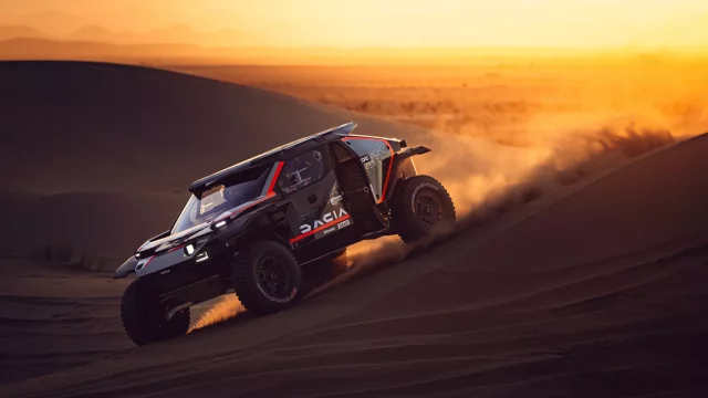 Nejextrémnější Dacia všech dob je poháněna třílitrovým šestiválcem. Dovednosti prověří v Rallye Dakar