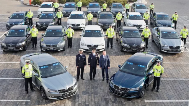 Škoda Superb 2.0 TSI 4x4 DSG ve službách dopravní policie: Nevyhnutelné se stává skutečností