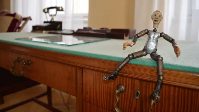 Cesta do hlubin robotovy duše. Památník Karla Čapka představuje výstavu k výročí hry R.U.R.