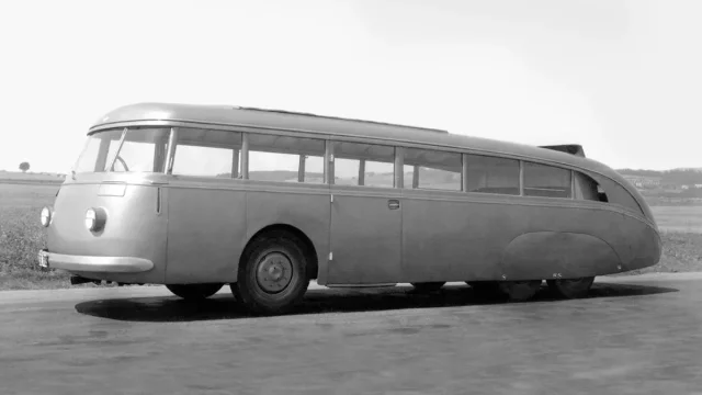 Že musejí být autobusy hranaté? Neuhodnete, která česká značka vyrobila nejen tento aerodynamický skvost