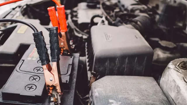 Dobrá autonabíječka umí prodloužit životnost autobaterie