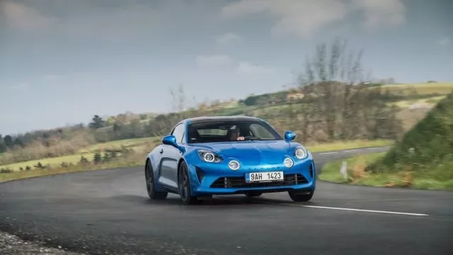 4000 km za volantem Alpine A110 S: Puritánské sportování v rytmu GT