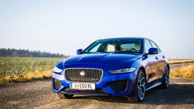 Test Jaguar XE 2.0 P300 AWD: Je kouzelnější než konkurent z Mnichova, ale je lepší?