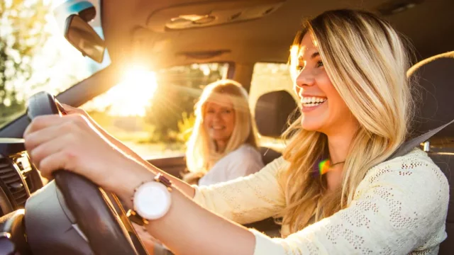 V autě můžete mít během chvíle horko jako v peci. Poradíme, jak jej ochladit