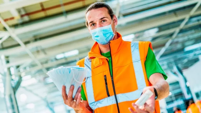 Škodovka dnes obnovila výrobu s ochrannými opatřeními