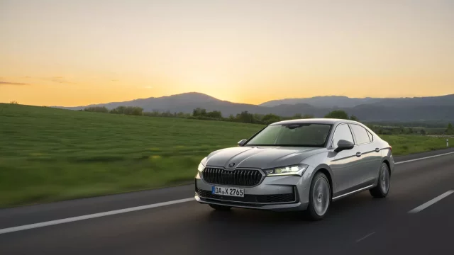 Řidili jsme novou Škodu Superb v liftbacku. Líbí se nám stabilita a nejsilnější motorizace