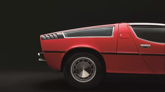 První supersport s motorem uprostřed italské značky slaví 50 let