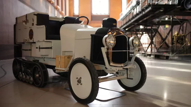 Citroën zrekonstruoval Zlatého skarabea, první auto, které v roce 1922 přejelo Saharu