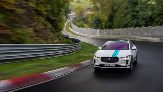 Nordschleife má první elektrický taxík. Jedno kolo vyjde na 4 000 korun