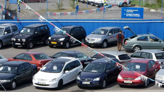 V lednové nabídce ojetin bylo 35% aut z dovozu