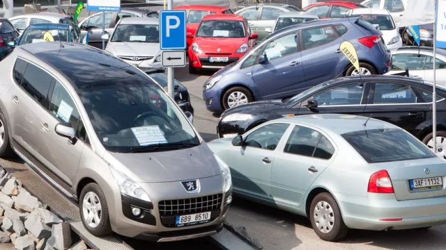 Nabídka ojetin zásadně klesá, jejich cena v následujících měsících může růst