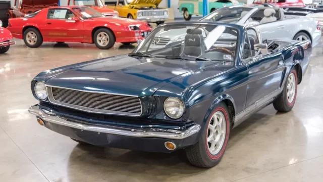 Mazda MX-5 tvářící se jako Mustang opravdu není nezkrotný divoch