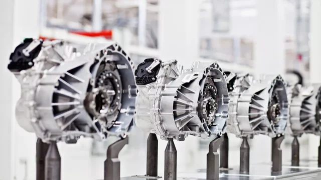 Škoda představuje továrnu na dvouspojkové převodovky ve Vrchlabí