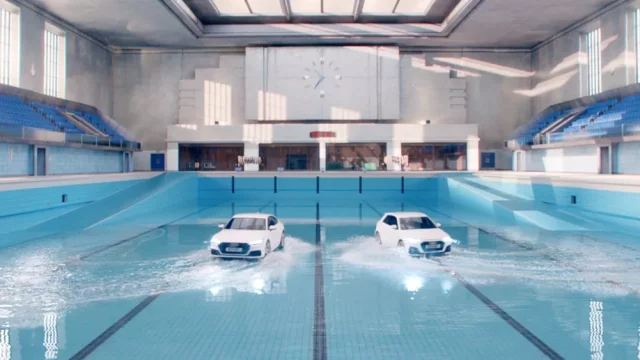 Audi v bazénu? Ano a je to parádní reklama