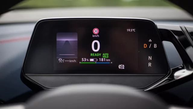 Dnes začíná platit nová evropská legislativa, auto bez omezovače rychlosti už nekoupíte