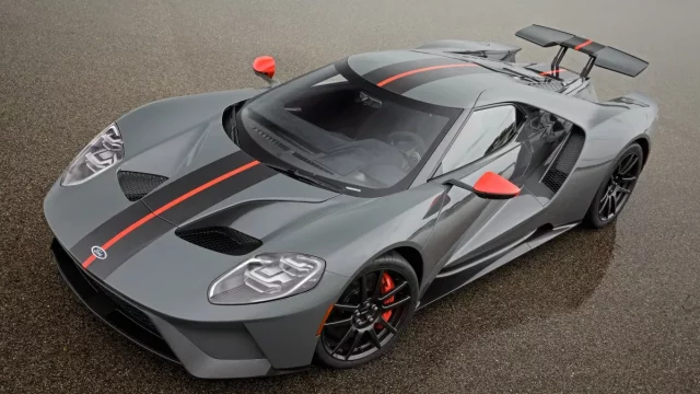 Ford GT Carbon Series kombinuje odlehčení s nejnutnější výbavou