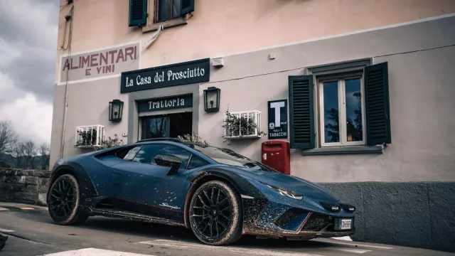 Lamborghini Sterrato možná vzniklo jako terénní auto, ale výsledkem je ideál pro okresky. Provětrali jsme ho v Itálii