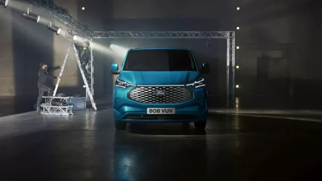 Ford Pro představuje nový čistě elektrický E-Transit Custom
