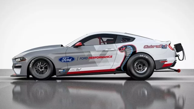 Ford představil další elektrický Mustang, tentokrát šílený dragster o výkonu 1 400 koní