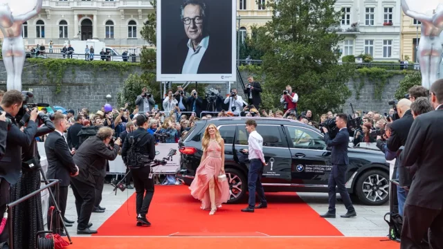 BMW a hvězdy filmového plátna: Nahlédněte do zákulisí KVIFF 2022