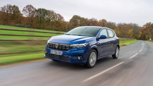 Registrace elektromobilů stagnují, díky Dacii je rekordní zájem o LPG