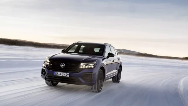 Nový Volkswagen Touareg R s nadupaným hybridním pohonem se představí v Ženevě