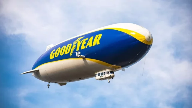 Prahu navštíví slavná reklamní vzducholoď, nabídne unikátní pohled na město