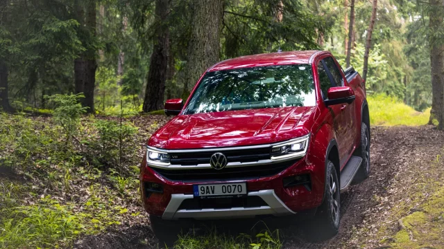 Hledáte pracovní auto, co se nebojí klasických silnic? Volkswagen Amarok by se vám mohl zalíbit (první dojmy)