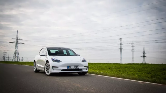 Test Tesly Model 3 Long Range: Jaké to je poprvé za volantem Tesly?