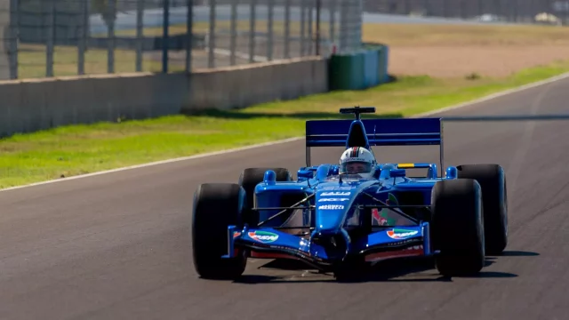 Zažít pocit jako Tomáš Enge. Pilotem Formule 1 se může stát úplně každý