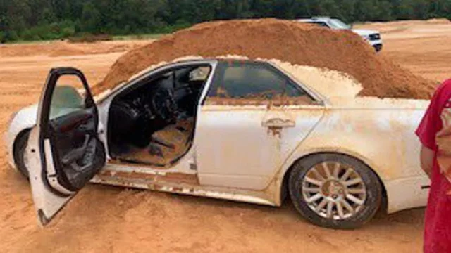 Naštvaný chlap je občas horší než ženská. Klidně totiž zničí Cadillac