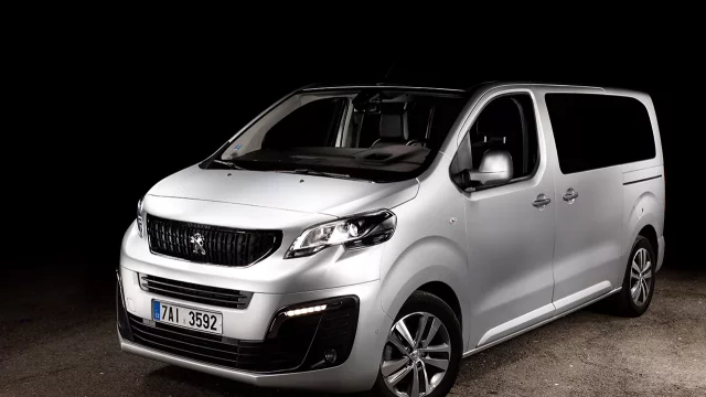 Peugeot Traveller 2.0 BlueHDI 180: Rozlučka s velkým „kombíkem“