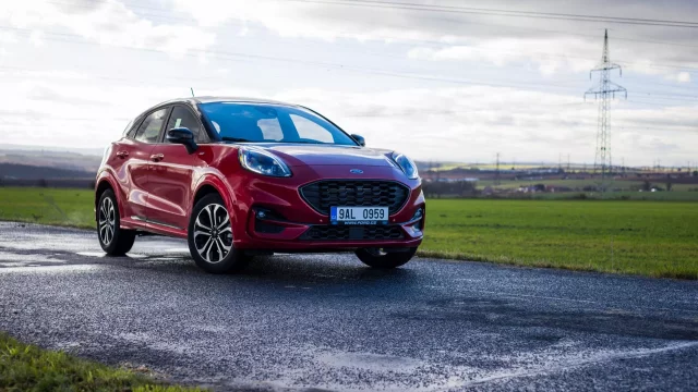 Test Ford Puma ST-Line 1.0 EcoBoost Hybrid pohledem ženy: Spojení zábavy a vizuální líbivosti