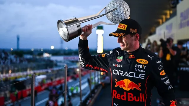 Max Verstappen získal druhý titul mistra světa F1, letos už ve zlatých botách