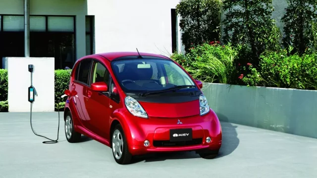 Mitsubishi oslavuje 10. narozeniny modelu i-MiEV, jednoho z průkopníků elektromobility