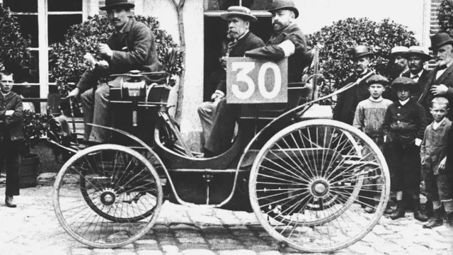 Peugeot slaví 210. výročí. Jak to všechno začalo s nejstarší automobilovou značkou světa?