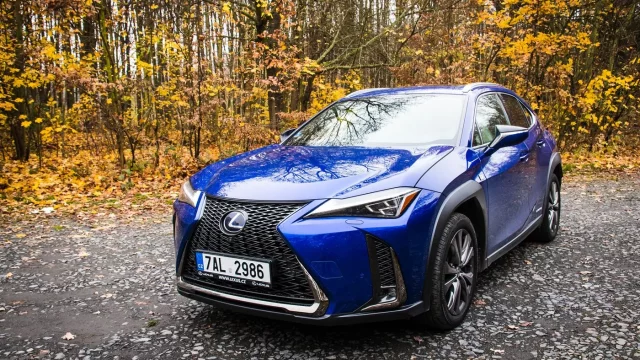 Test Lexus UX 250h 4x4 E-Four: Přesně jaký čekáte